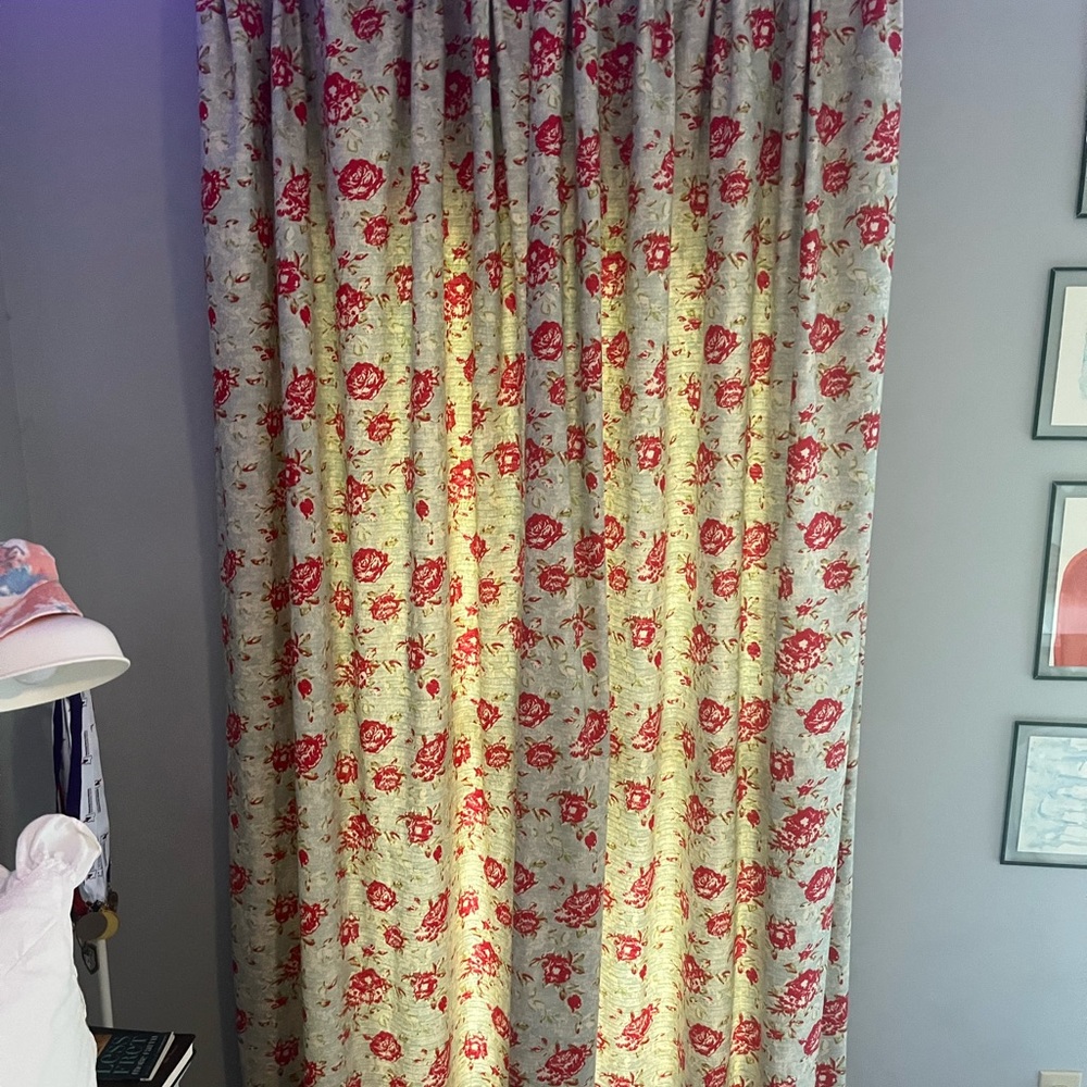 rose patterned curtains (for 2 windows) + pillow case - Picture 3 of 5